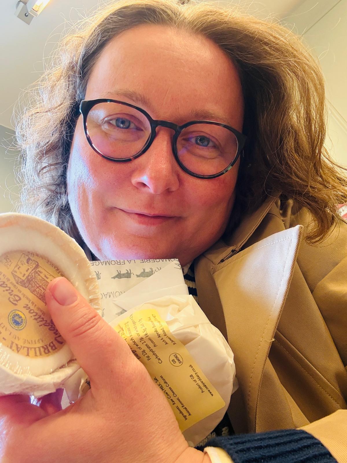 Kristina arriving in Oxfordshire, arms full of farmhouse cheese